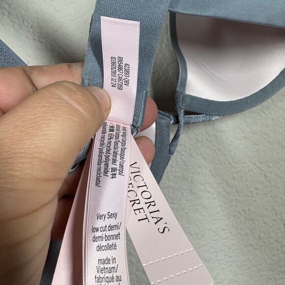 Victoria's Secret 32A Very Sexy Low Cut Demi Scattered Shine Bombshell Bra Gray - Picture 9 of 10